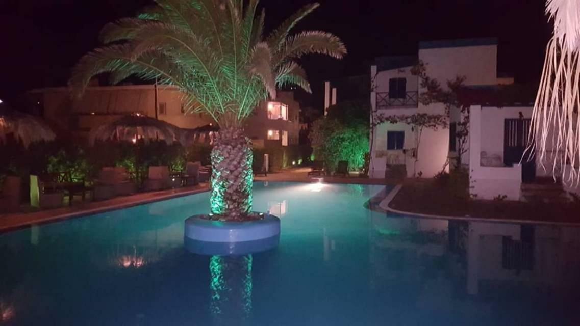 Vári Amfitrion Hotel מראה חיצוני תמונה